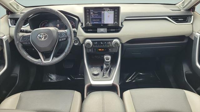 Certified Used 2019 RUBY FLARE PEARL Toyota  image 11