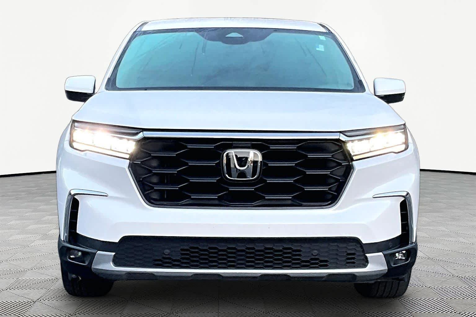 Used 2025 Platinum White Pearl Honda EX-L image 4