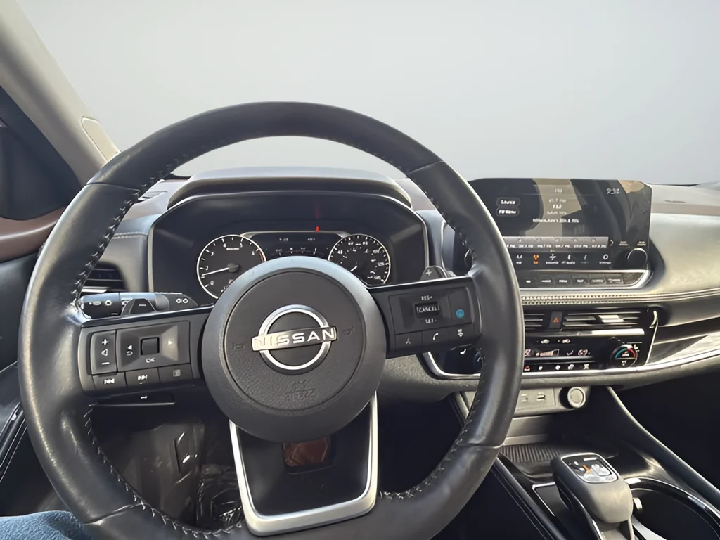 Used 2023 White Nissan SL image 12