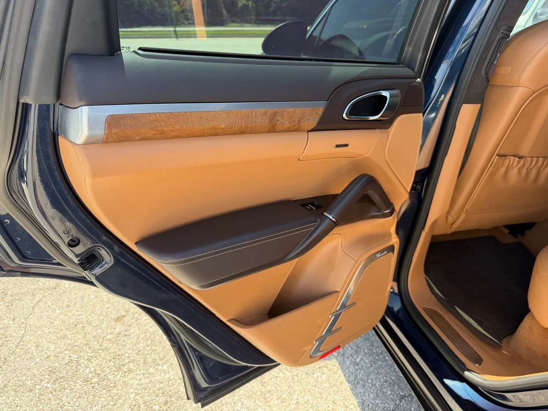 Used 2012  Porsche Turbo image 20