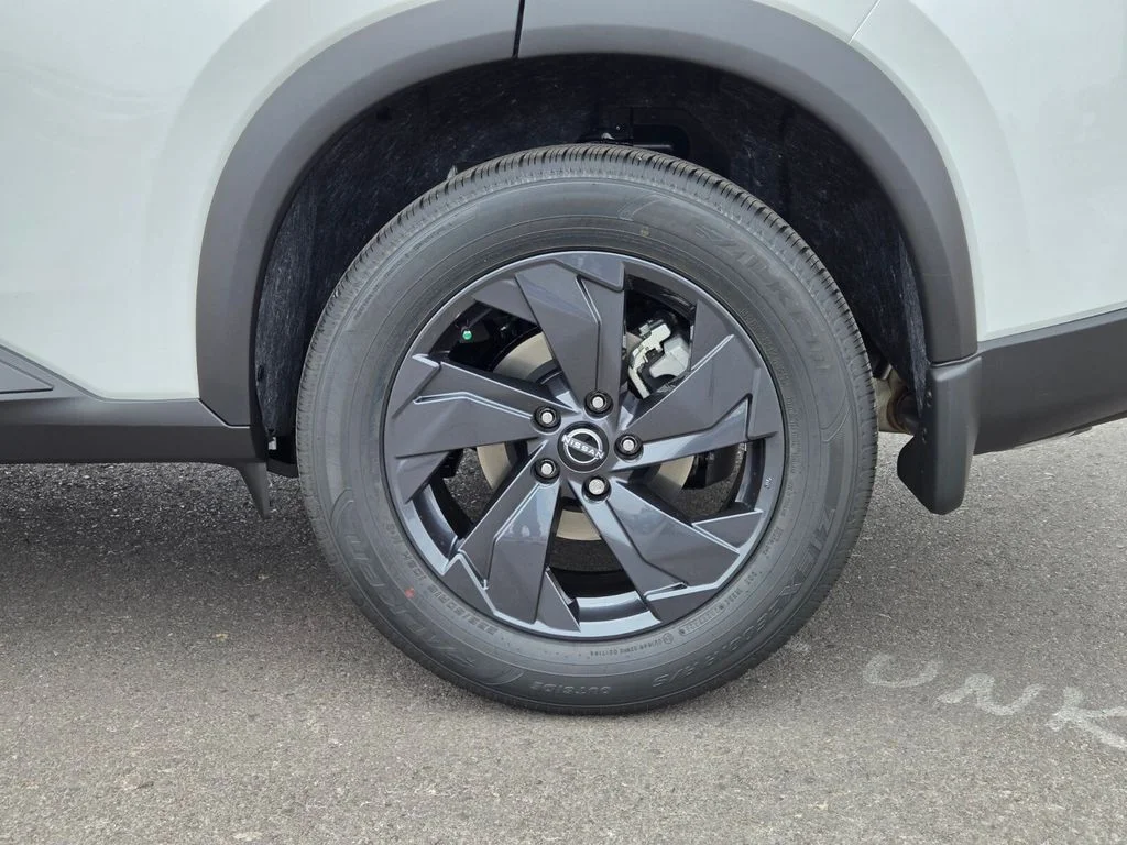 New 2026 Everest White Pearl TriCoat Nissan SV image 10