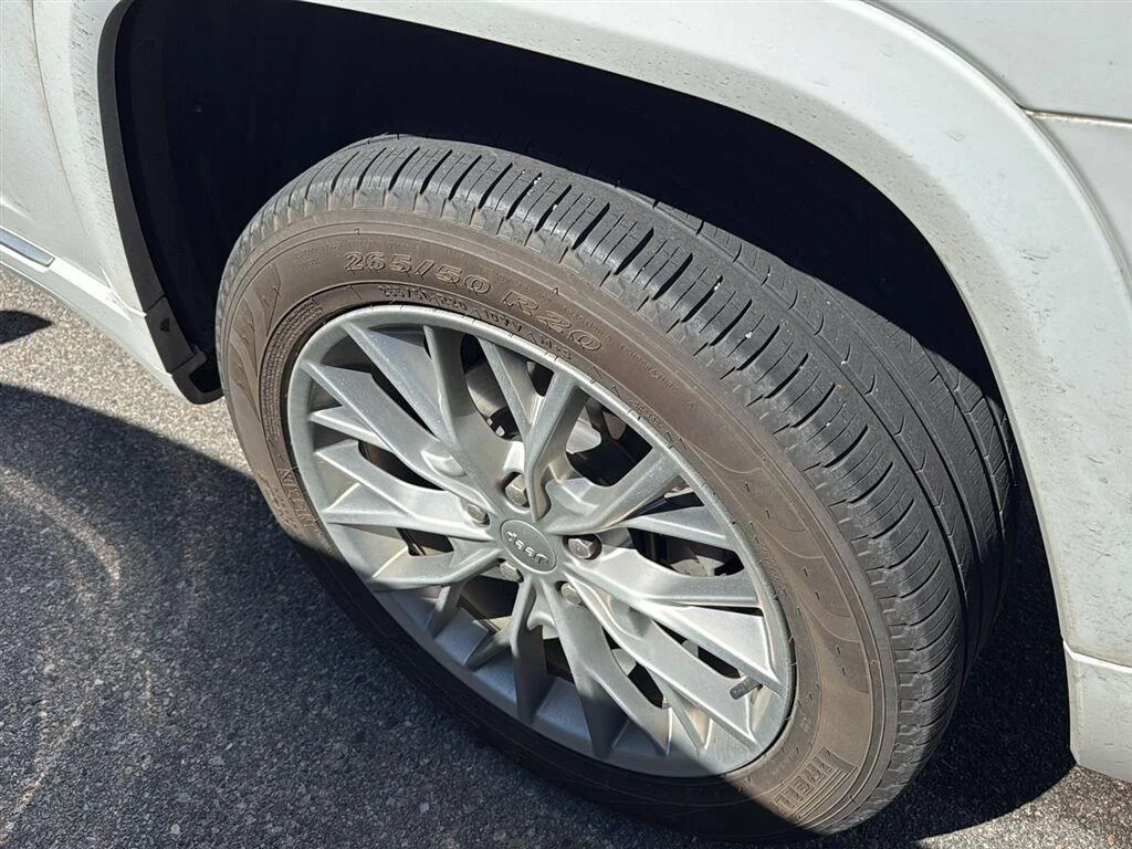 Used 2024 Bright White Clearcoat Jeep Summit image 5