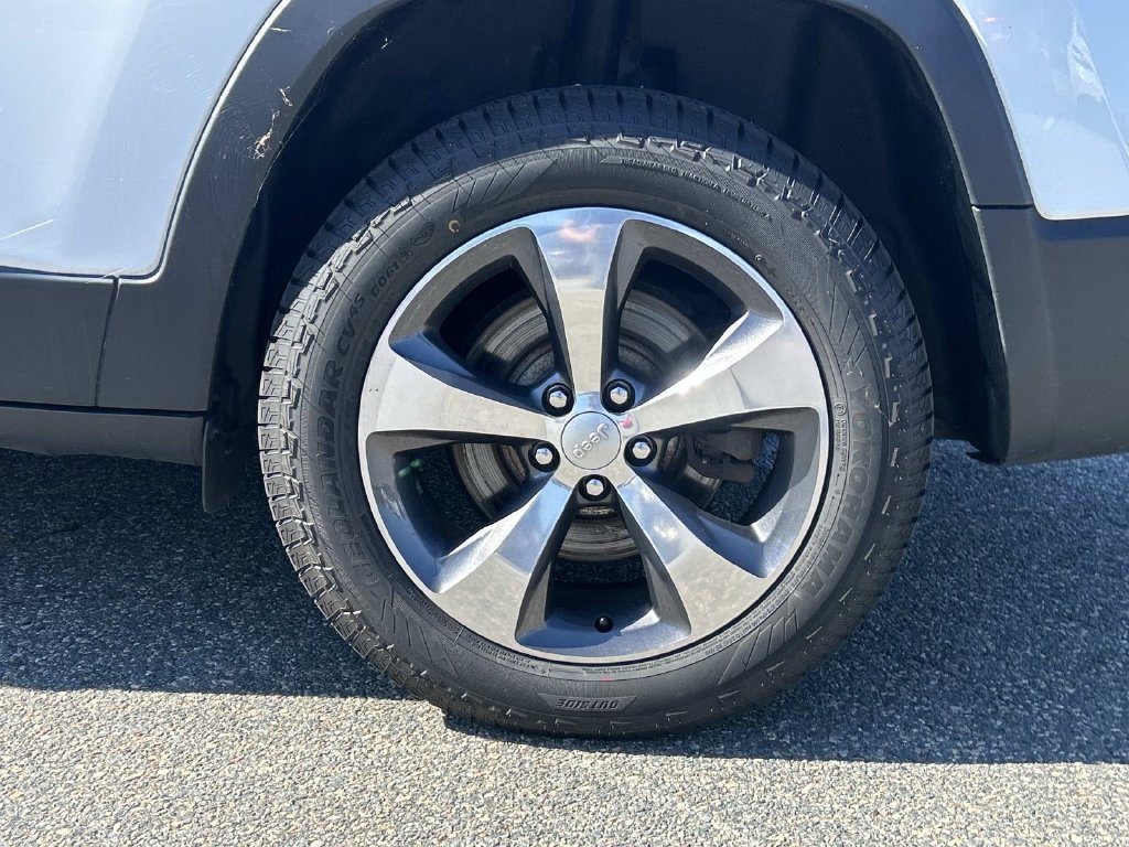 Used 2019 White Jeep Limited image 9