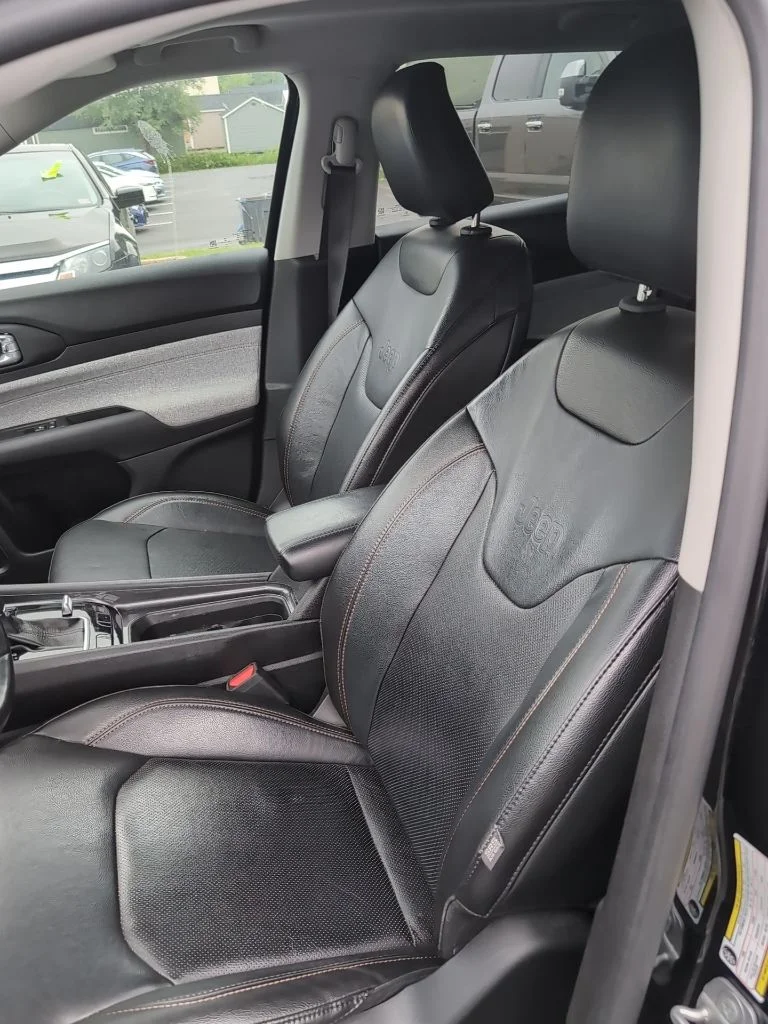 Certified Used 2022 Black Jeep Latitude Lux image 10