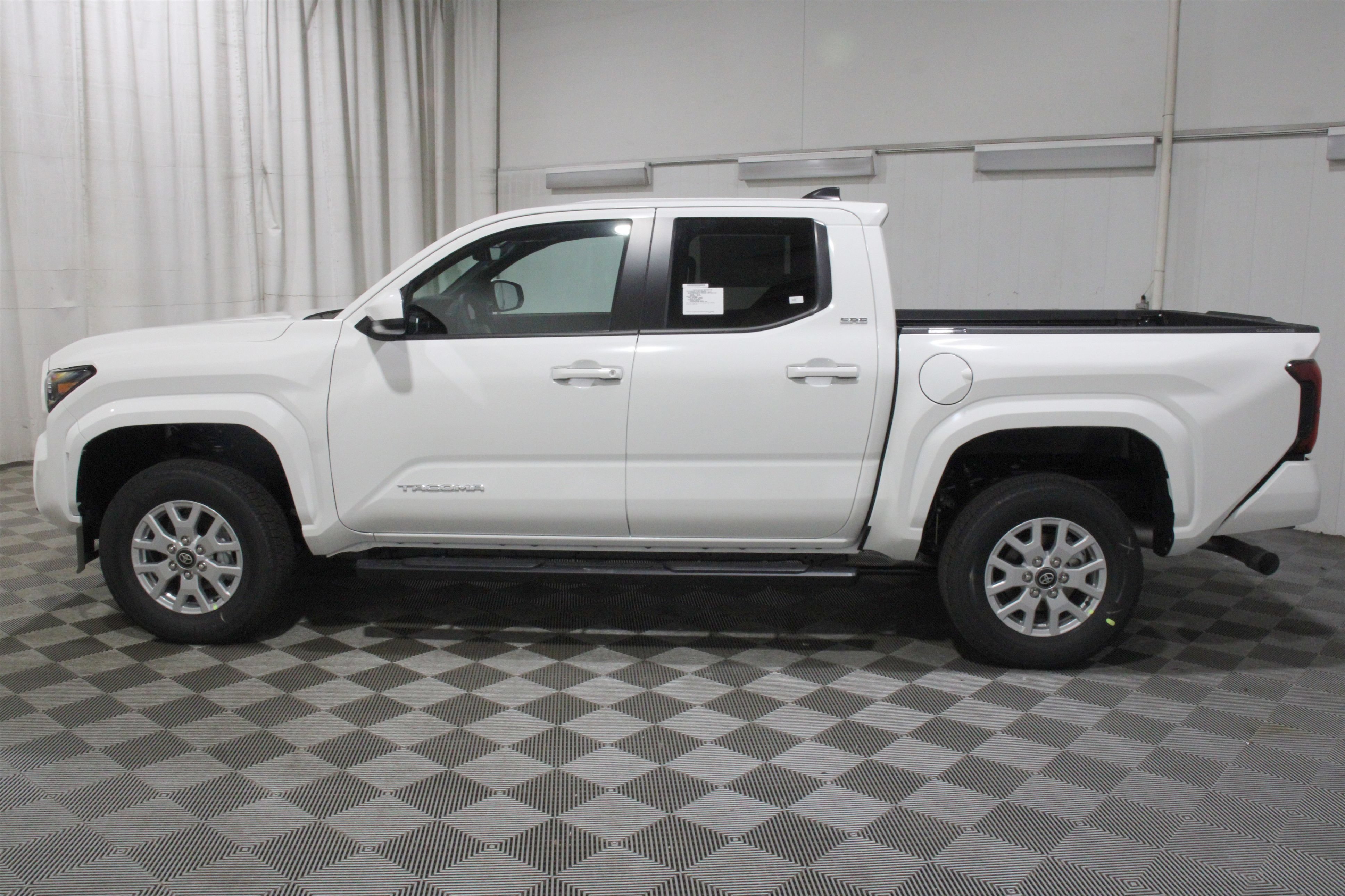 2026 Toyota Tacoma SR5 - Photo 36