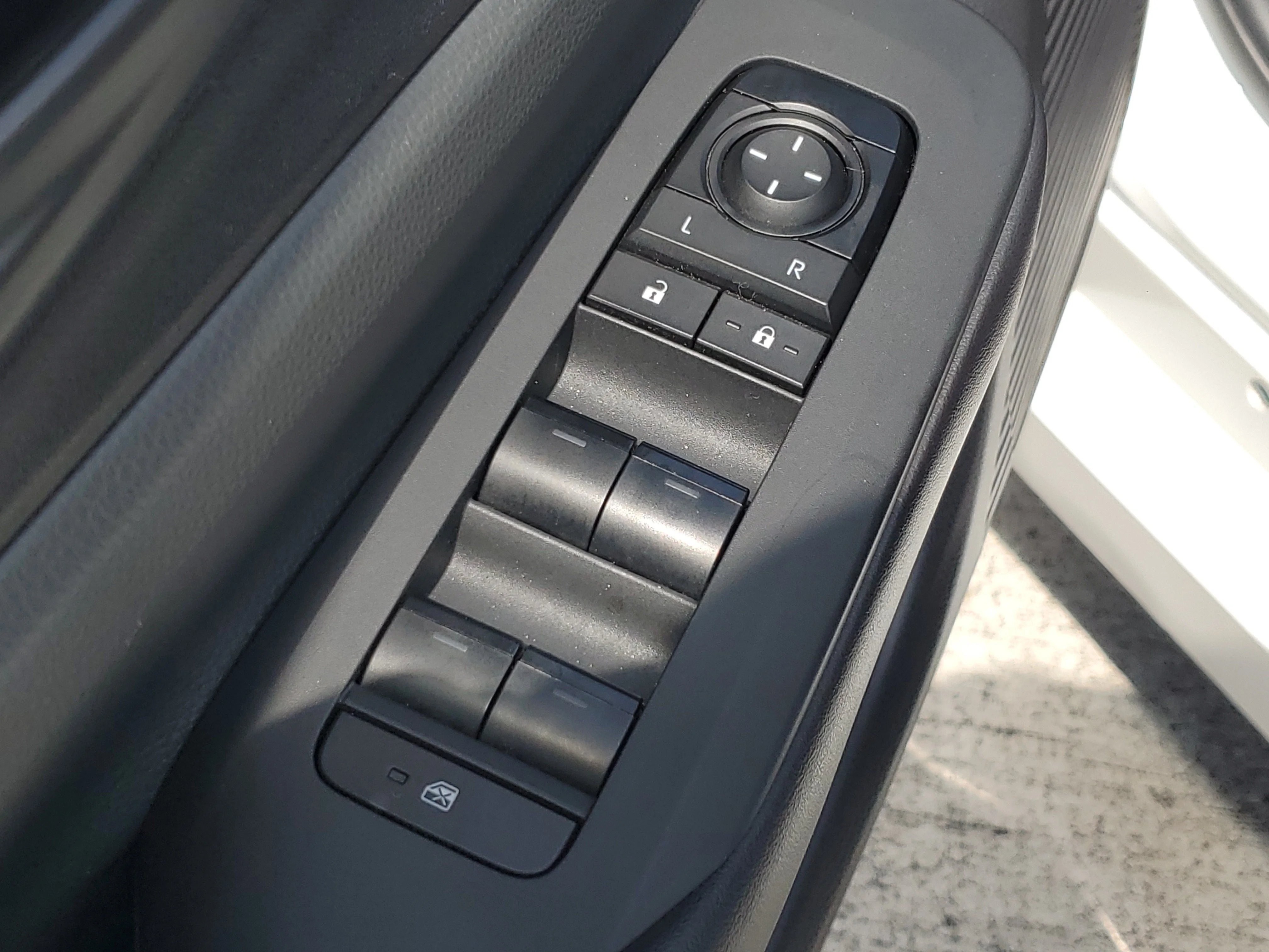 Certified Used 2024 Pearl Toyota LE image 21