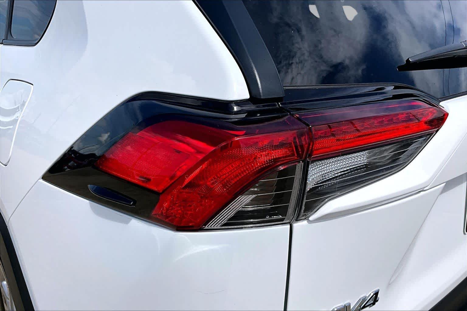 Used 2025 Ice Cap Toyota XLE image 29