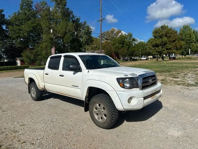 Used 2009 White Toyota PreRunner image 1