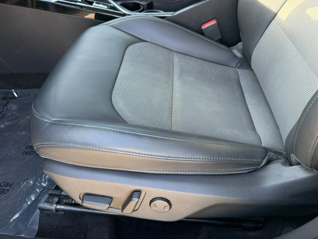 Used 2024 Gray Kia Wind image 28