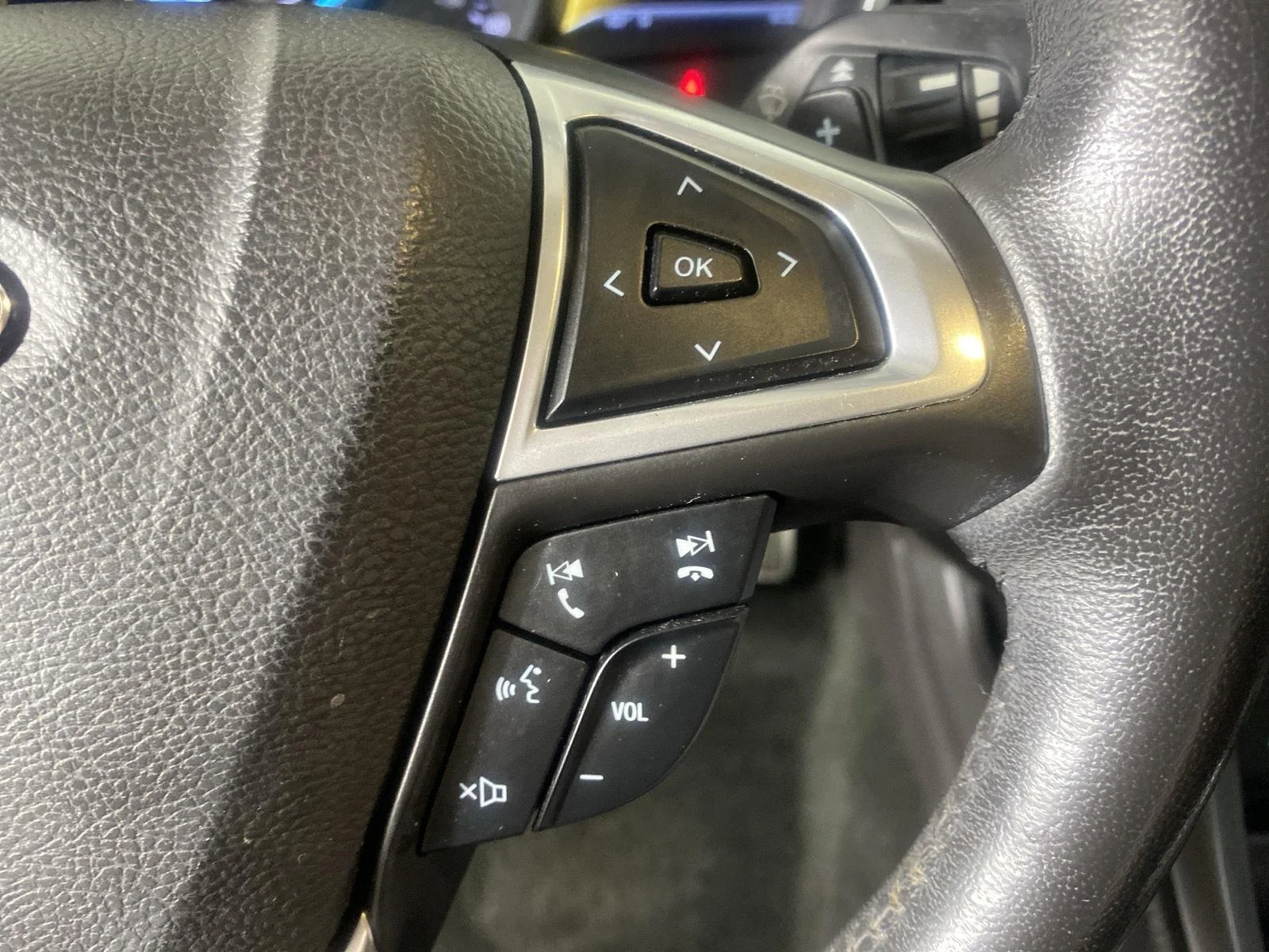 Used 2014 White Platinum Metallic Tri-Coat Ford Titanium image 17