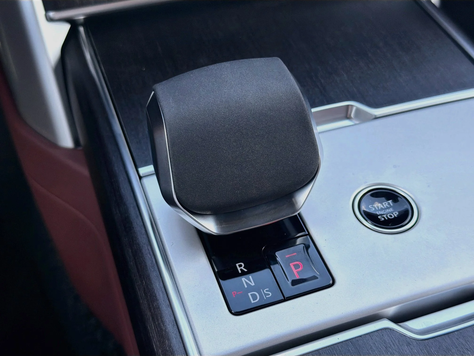 New 2026 Santorini Black Land Rover SE image 30