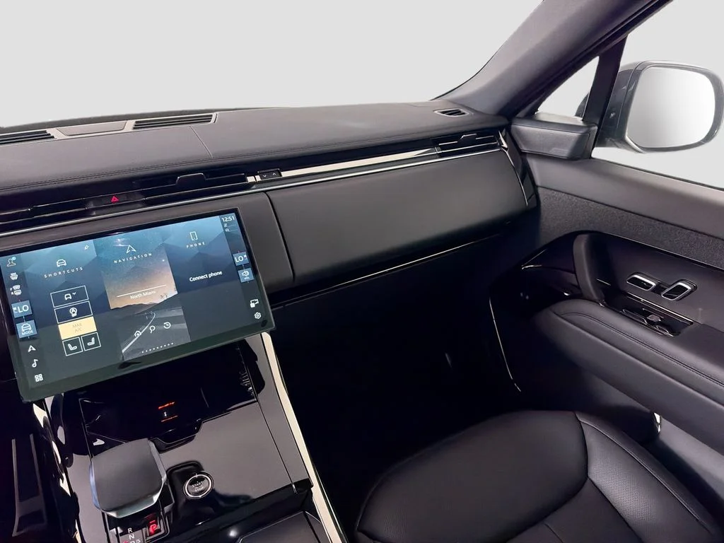 New 2026 Santorini Black Land Rover Dynamic SE image 25