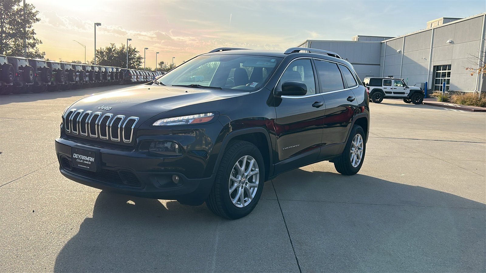 Used 2017 Black Jeep Latitude image 8