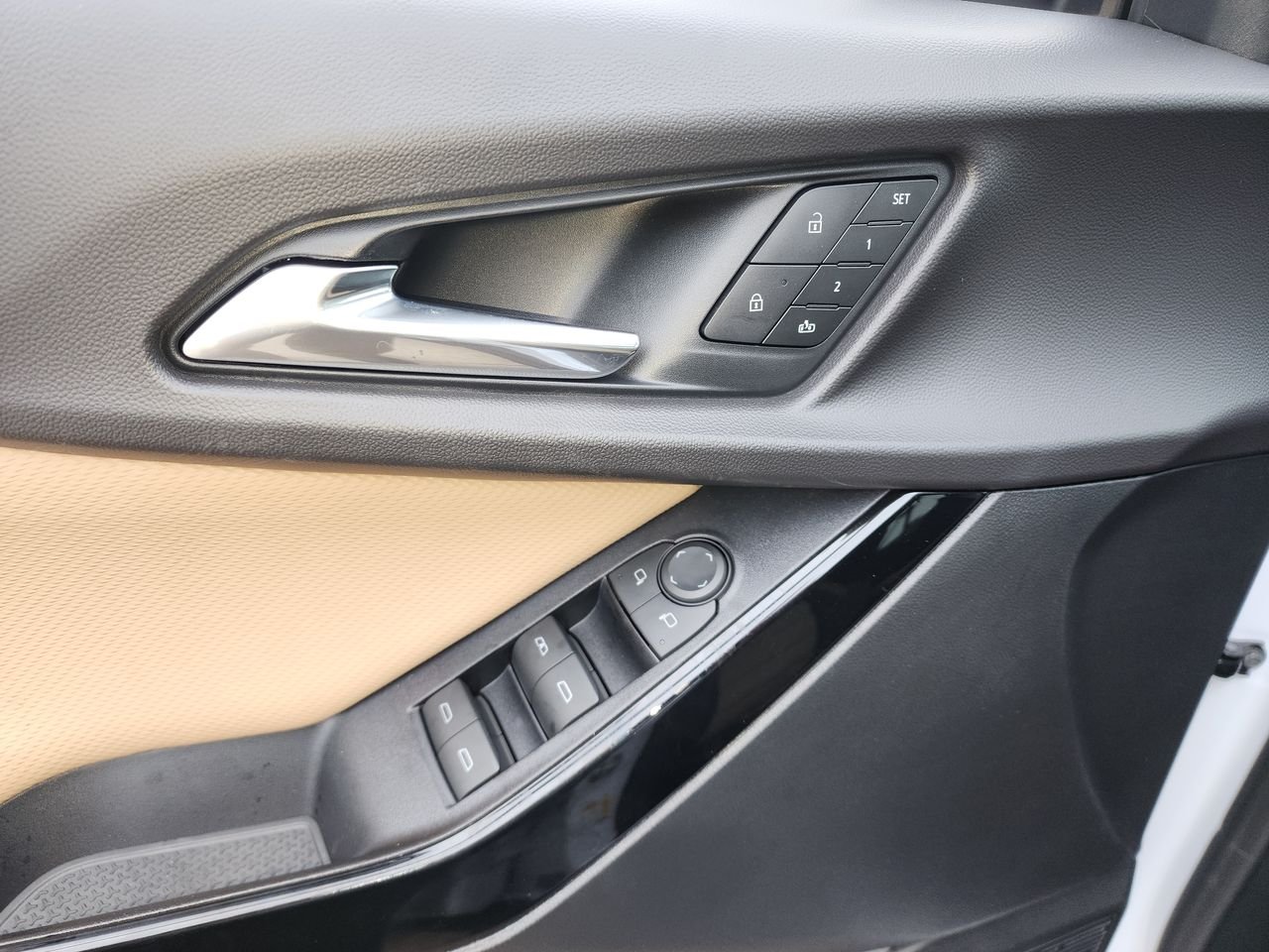 New 2027 Polar White Tricoat Chevrolet AWD ACTIV image 13