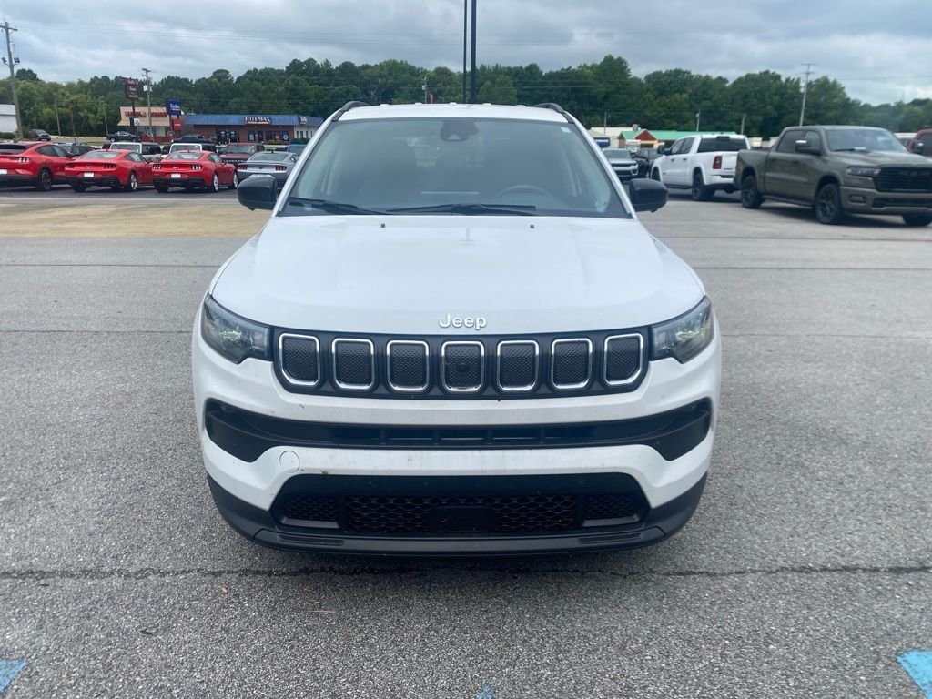 Used 2022 White Jeep Latitude image 1