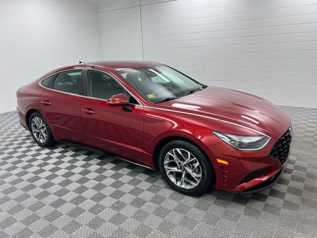 Used 2023 Red Hyundai SEL image 4