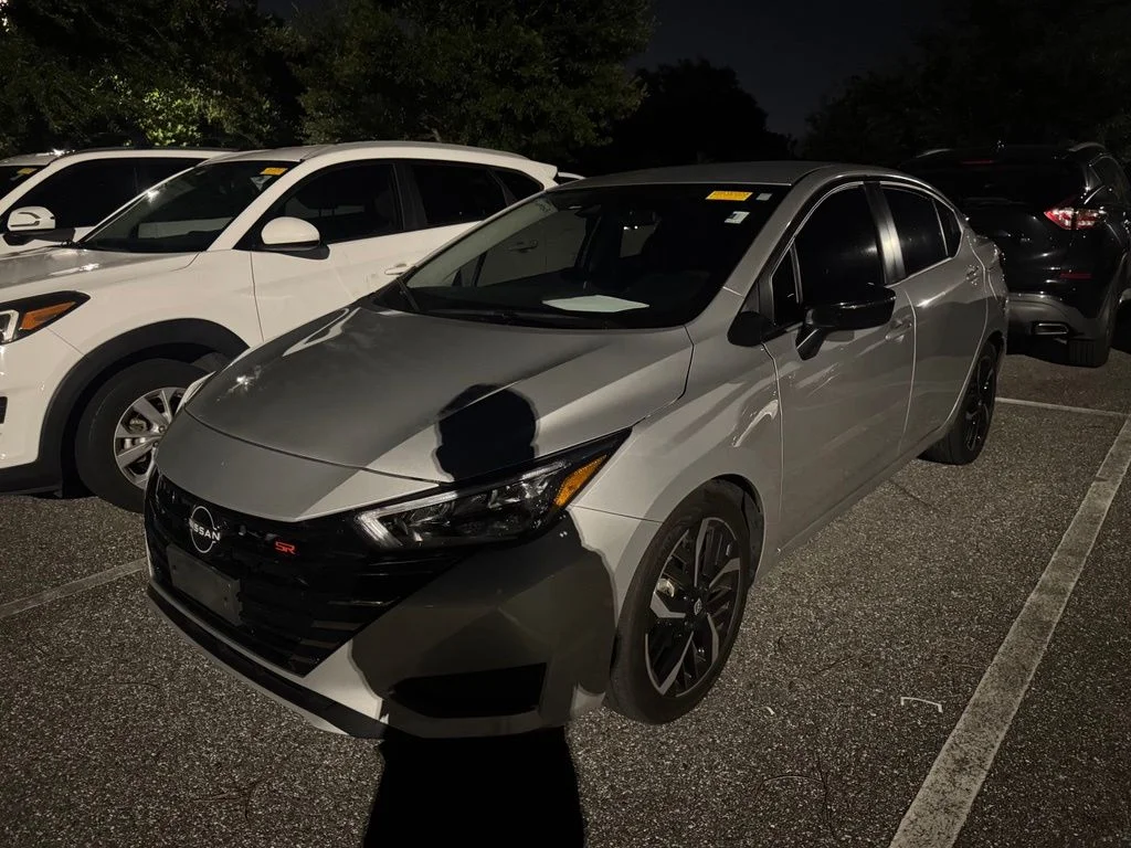 2024 Nissan Versa 1.6 SR CVT's photo
