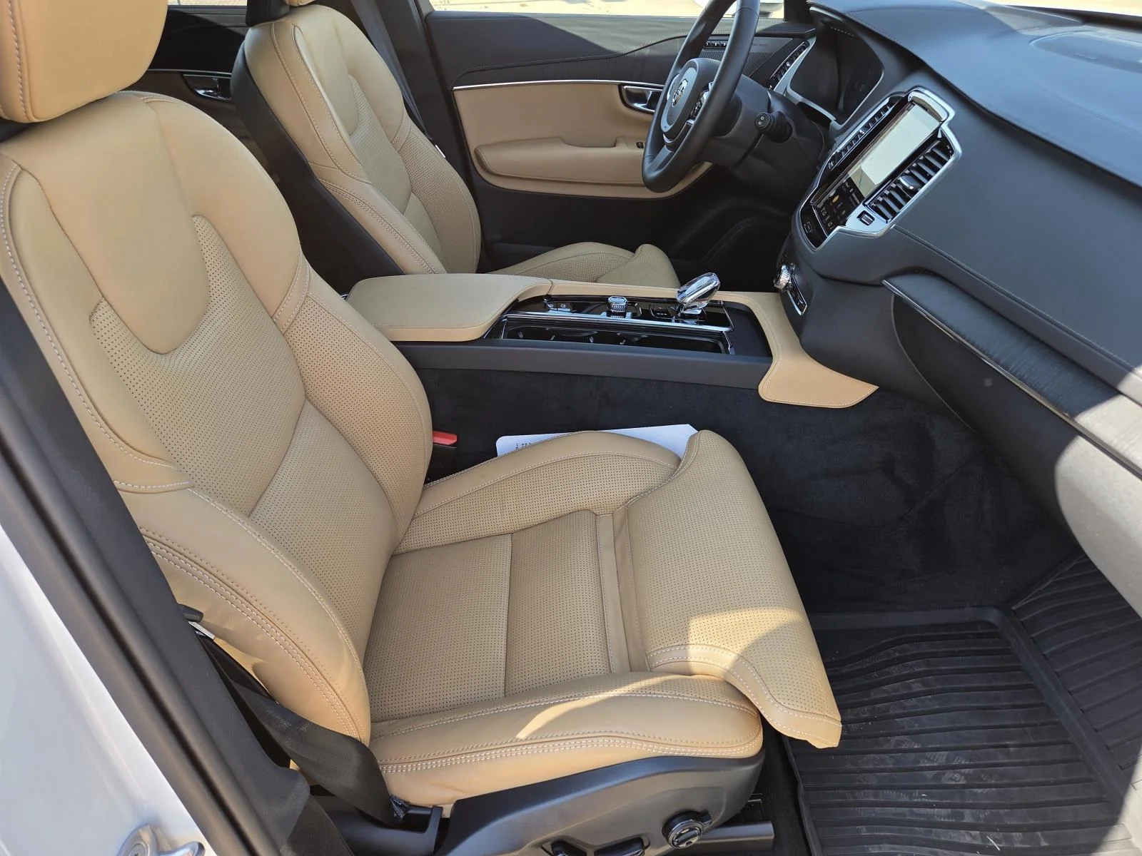 Used 2025 Crystal White Metallic Volvo Ultra image 43