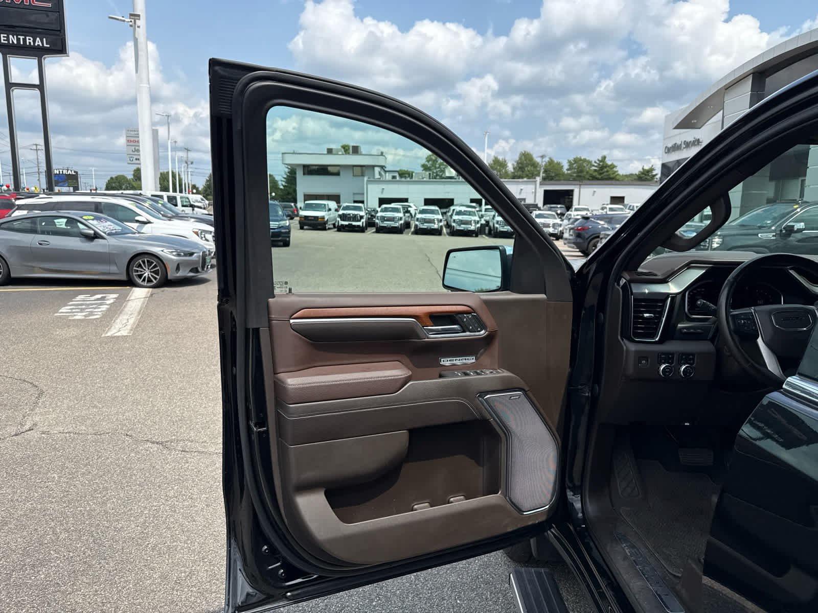 Used 2023 Onyx Black GMC Denali image 11