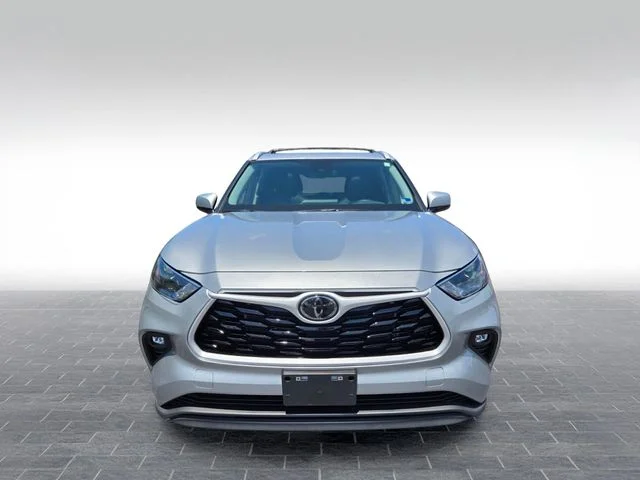 Used 2024 Silver Toyota XLE image 2