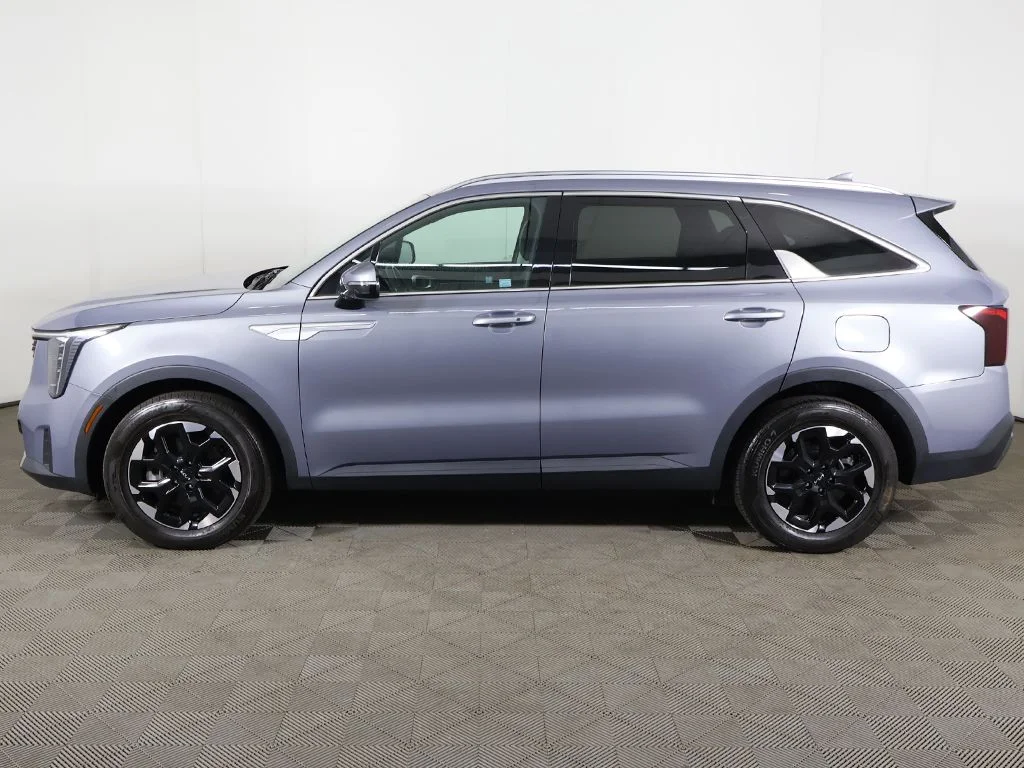 Used 2024 Silver Kia S image 18