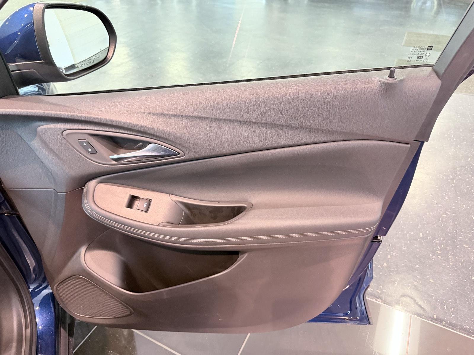 Used 2023 Sapphire Metallic Buick Essence image 29