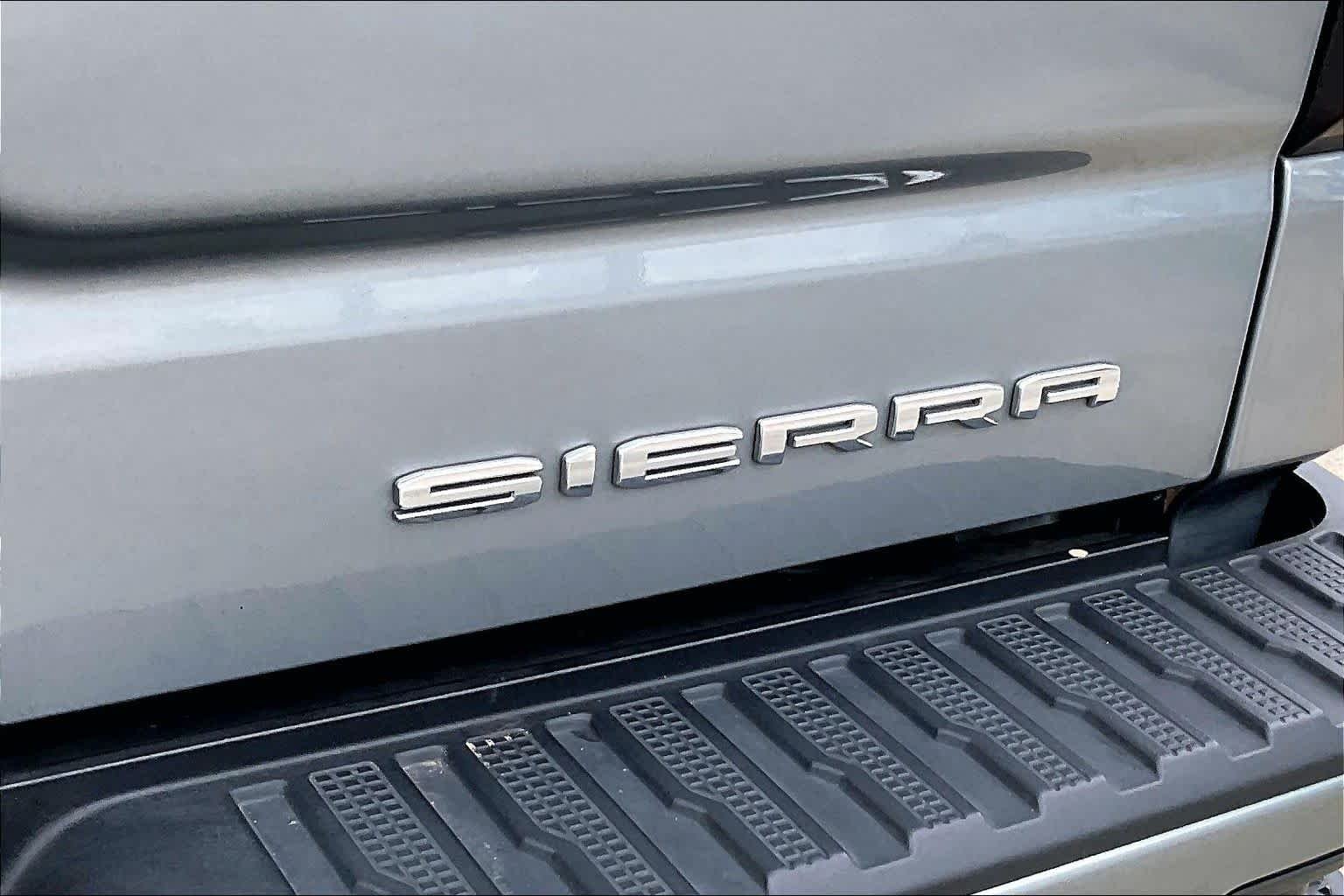 Used 2023 Sterling Metallic GMC Denali Ultimate image 10