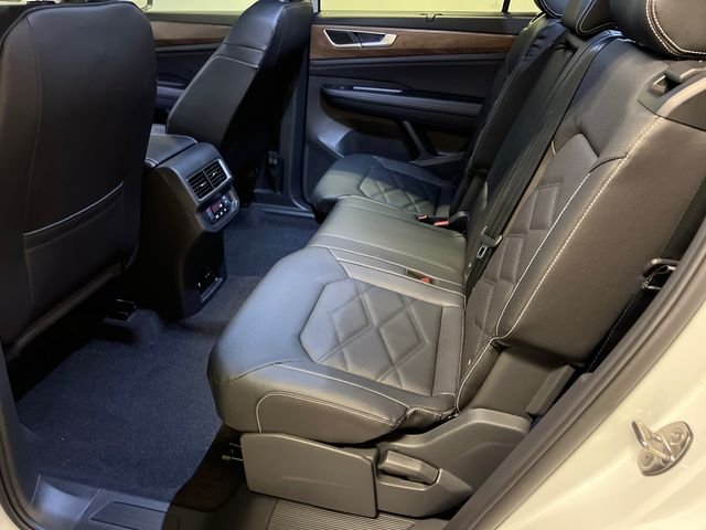 New 2026 White Volkswagen 2.0T SE w/Technology image 10