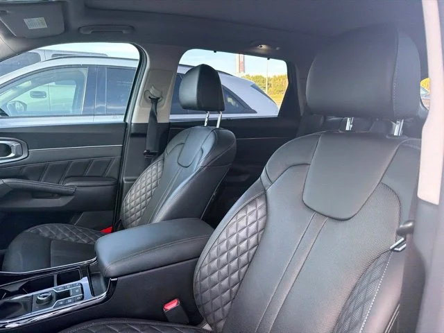 Used 2023 Wolf Gray Kia SX-Prestige image 18