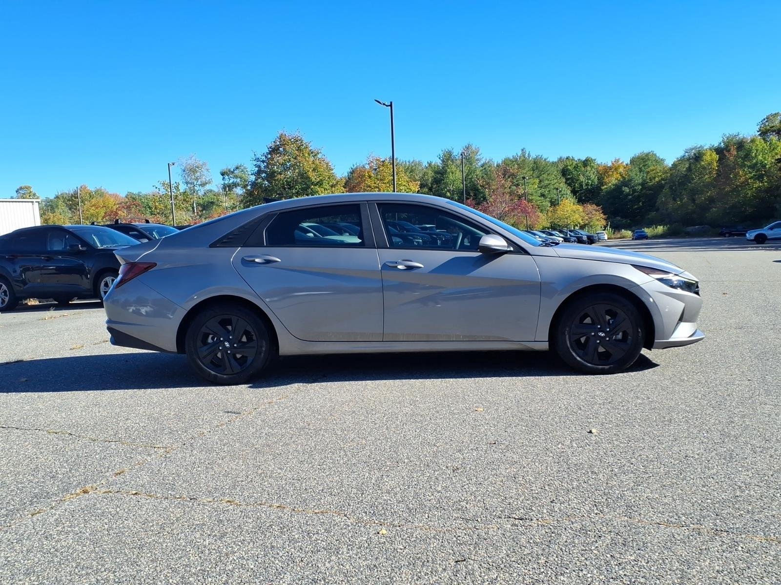 Certified Used 2023 Fluid Metal Hyundai SEL image 4