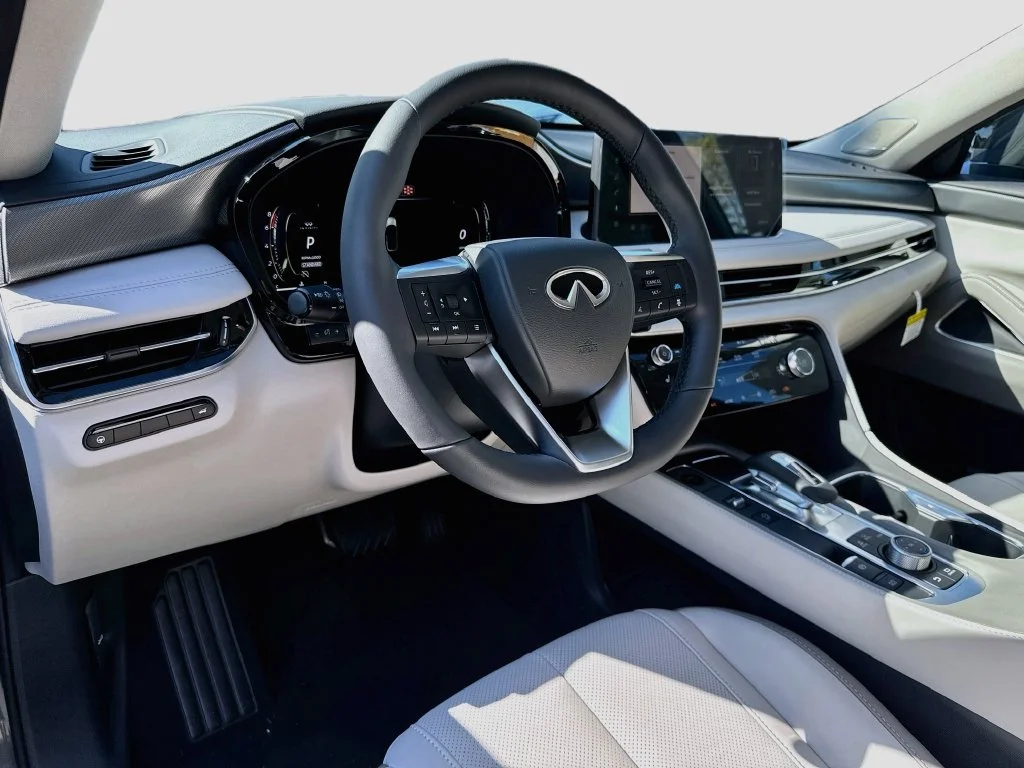 New 2027 GRAPHITE SHADOW INFINITI Luxe FWD image 9