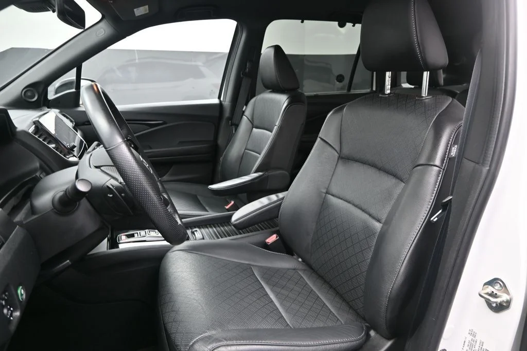 Used 2020 Platinum White Pearl Honda Touring image 17