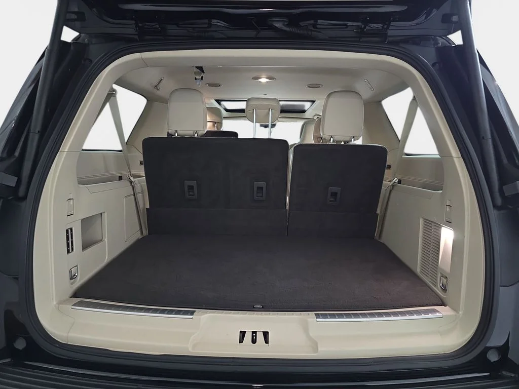 Used 2018 Velvet Lincoln Reserve image 14