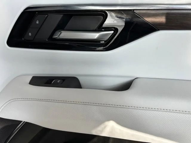 Certified Used 2026 Polar White Tricoat Chevrolet Premier image 19