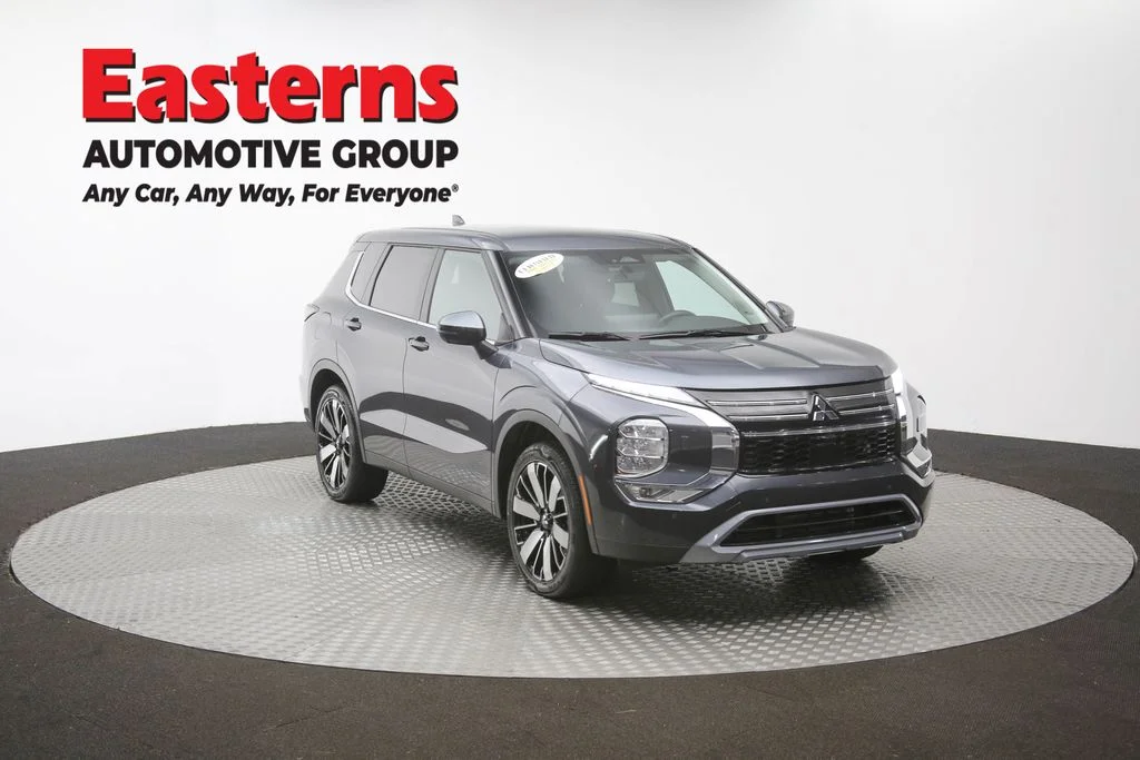 Used 2025 Gray Mitsubishi SE image 45