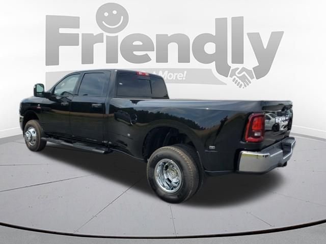 New 2026 Diamond Black Crystal Pearl-Coat Exterior Paint RAM Tradesman image 3