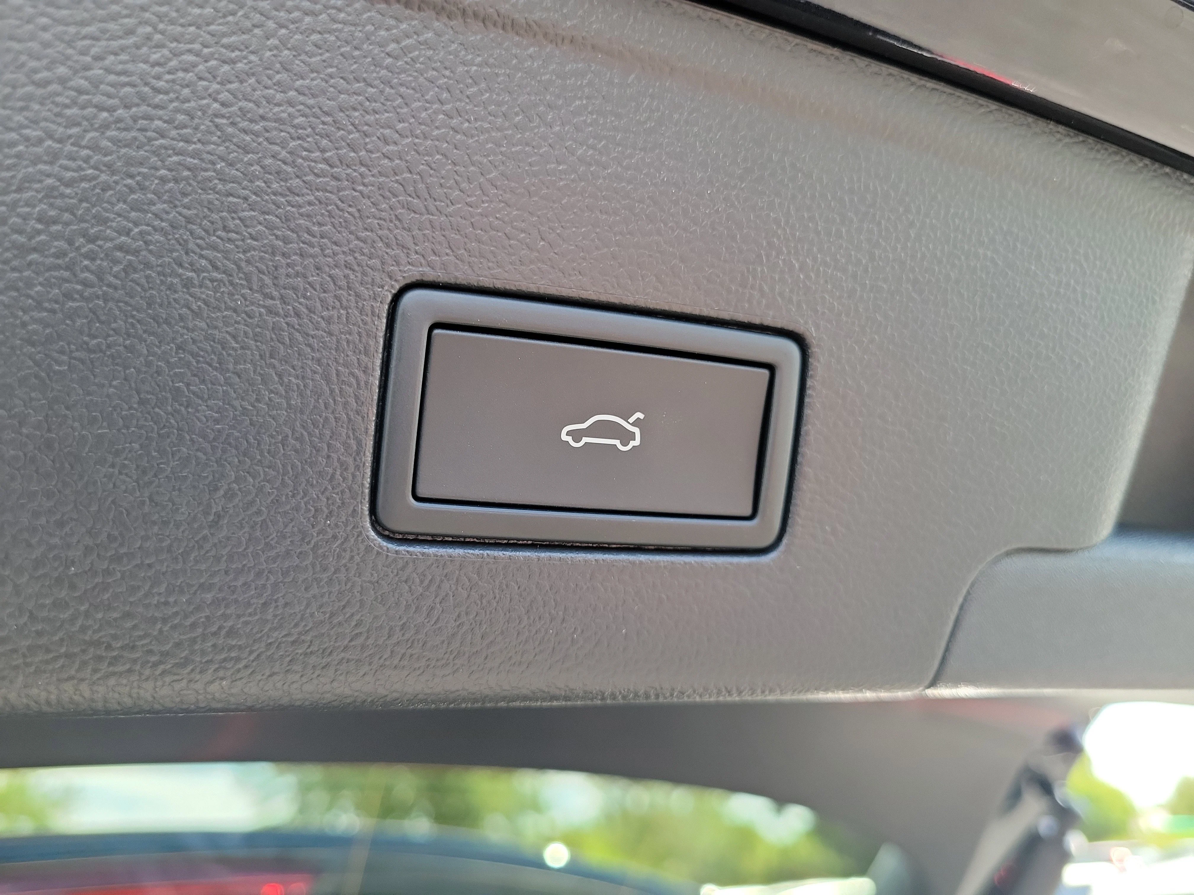 New 2026 Black Volkswagen SE w/Technology image 15