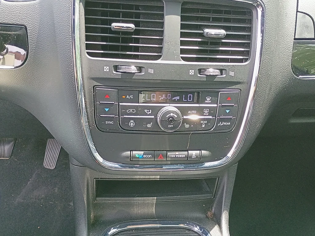 Used 2016 Granite Crystal Metallic Clear Coat Dodge SXT image 28