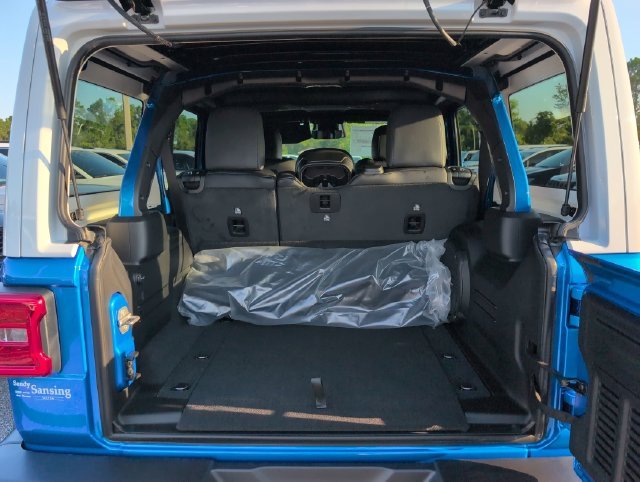 New 2027 Hydro Blue Pearlcoat Jeep Sahara image 30