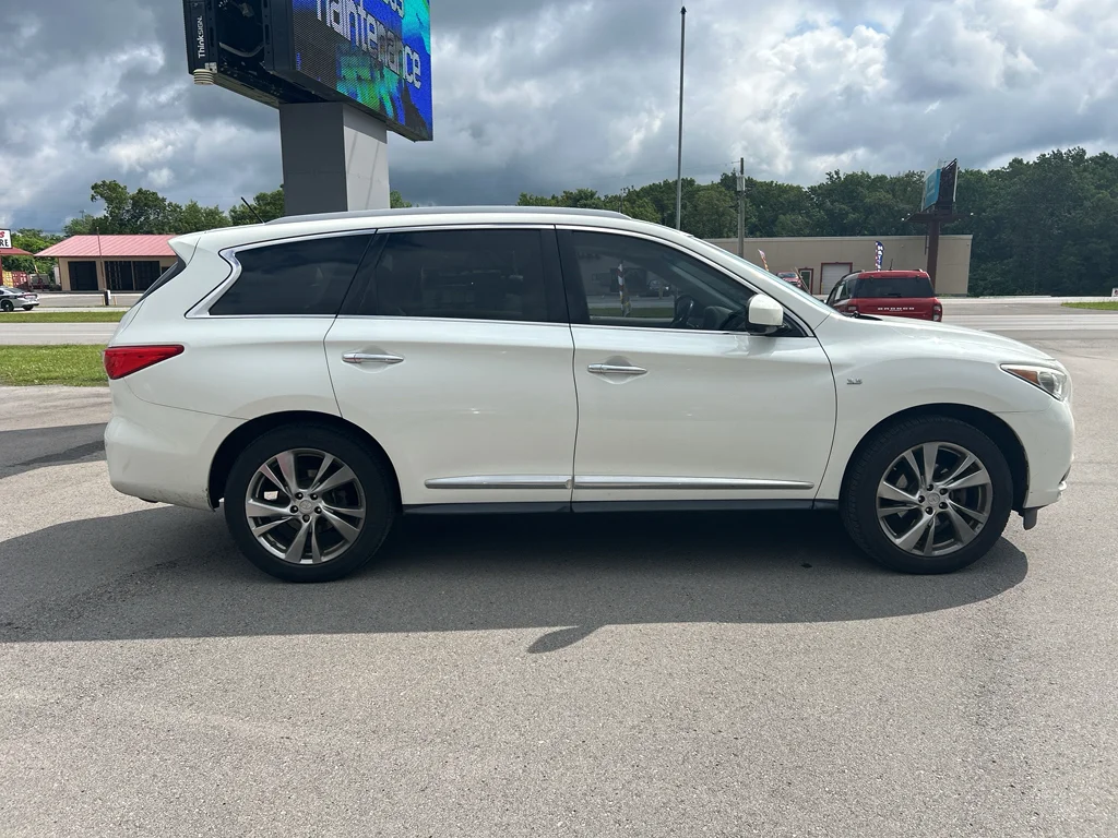 Used 2015 Majestic White INFINITI Base image 3