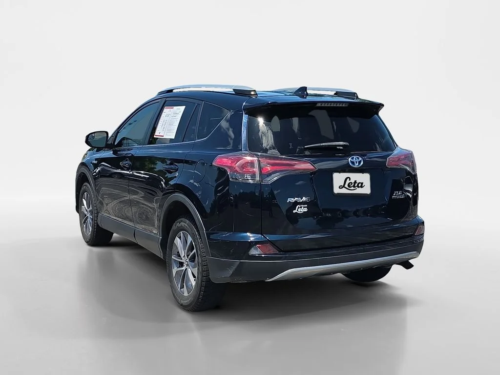 Used 2018 Galactic Aqua Mica Toyota XLE image 6