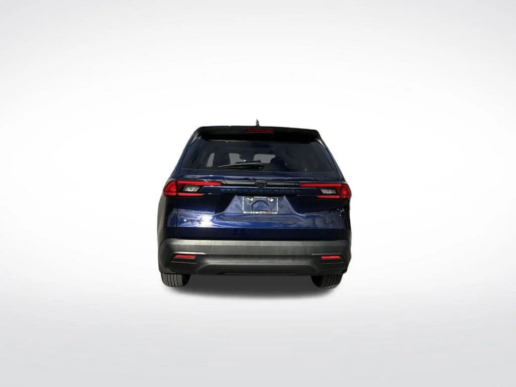 Used 2025  Toyota XLE image 4