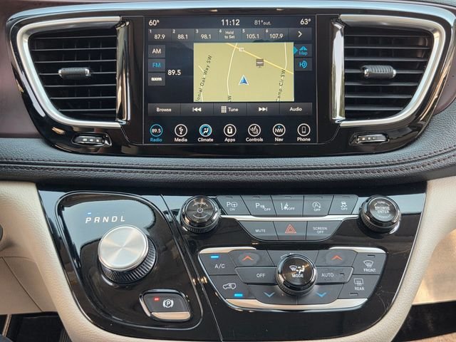 Used 2018 White Chrysler Limited image 20