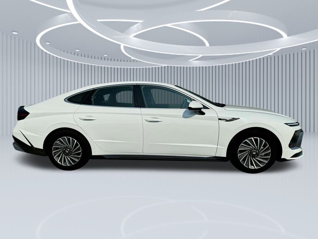 New 2025 White Hyundai SEL image 28