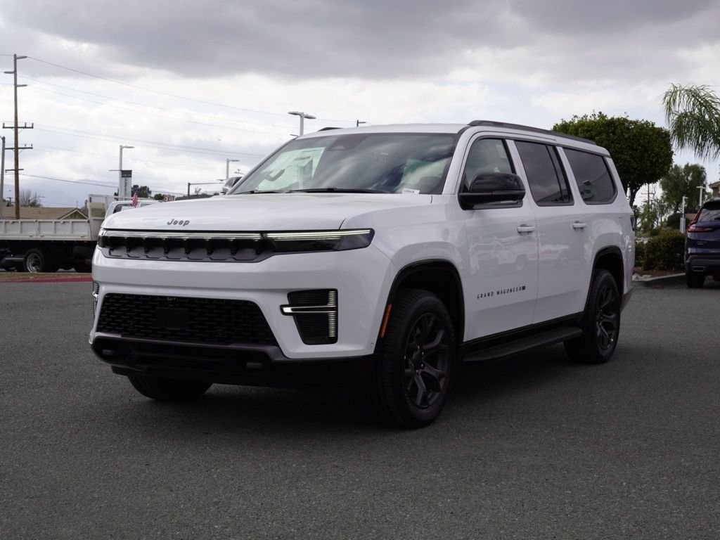 New 2026 Bright White Clear-Coat Exterior Paint Jeep Limited image 7