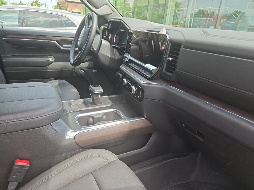 Used 2024 Black GMC SLT image 2