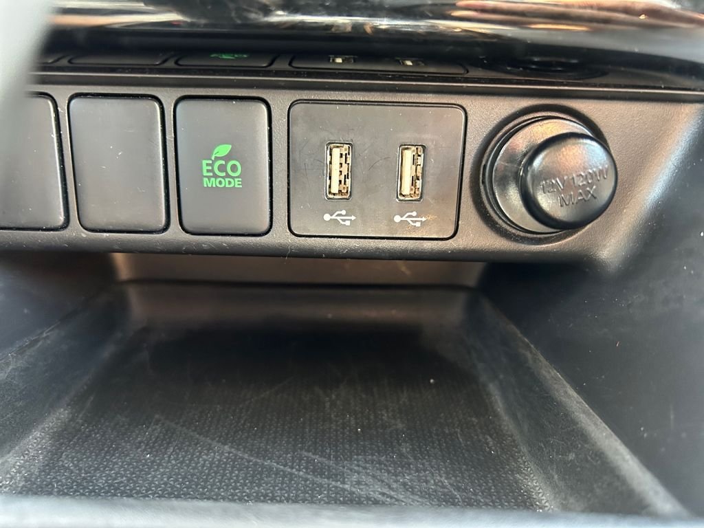 Used 2024 Silver Mitsubishi SE image 30