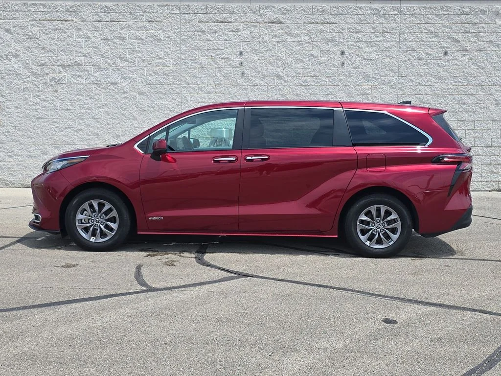 Used 2021 Red Toyota XLE image 10