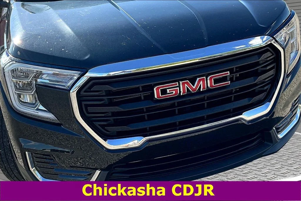 Used 2022 Black GMC SLE image 32