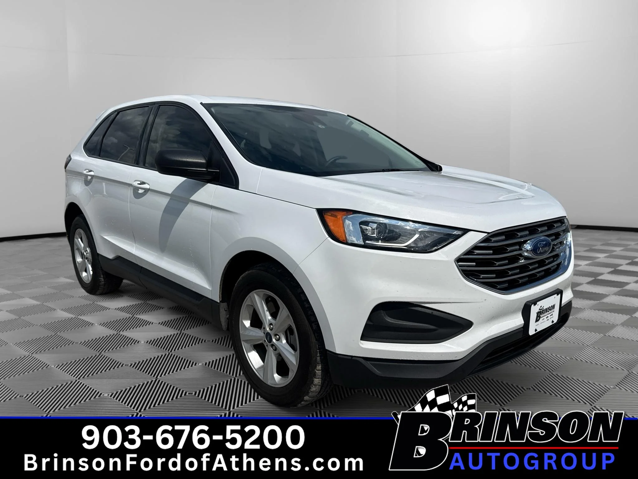 Used 2021 Oxford White Ford SE image 3